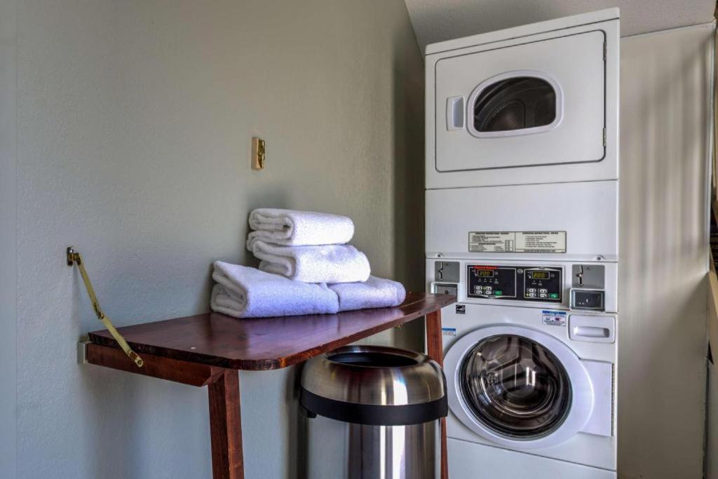 Best Western Nittany Inn Milroy Luaran gambar